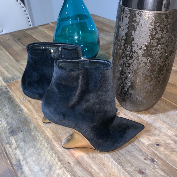 Salvatore Ferragamo Bolgheri Velvet Ankle Booties - Picture 4 of 8